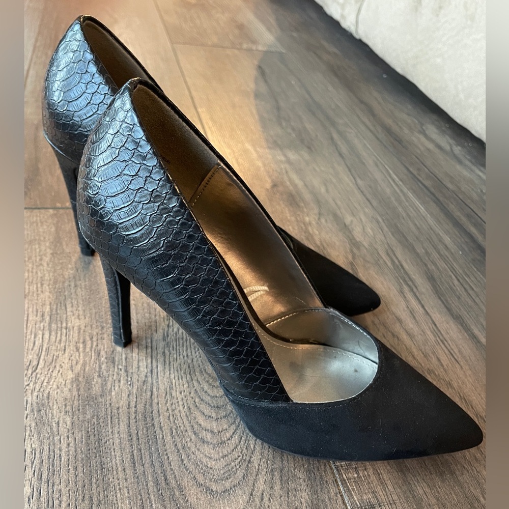 Worthington black pump